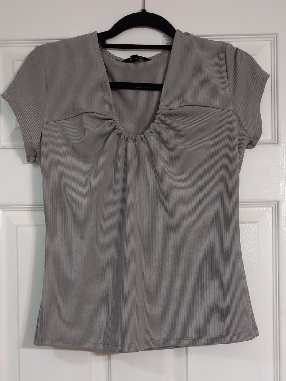 Banana Republic Light Gray Ruched V-Neck Short Sleeve Top